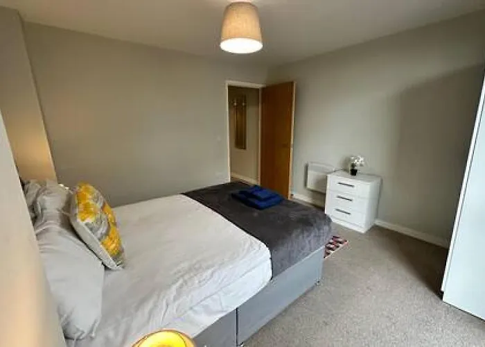 Modern 1 Bed Sleeps 2 *