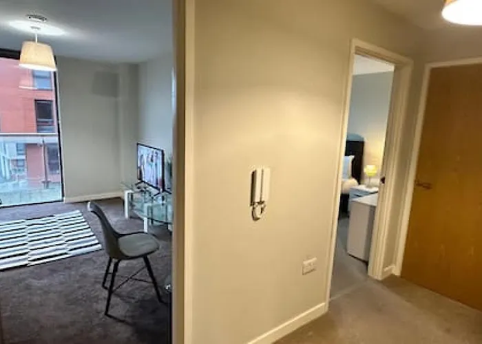 Fab 1 Bed With Balcony And River Views Sleeps 2