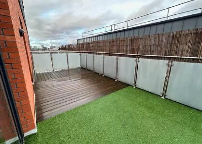 Large 1 Bed Mcr Apartment&huge Terrace Sleeps 4 Manchester