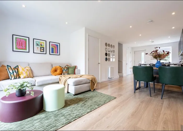 Elegance Retreat - 2 Bed With Parking Manchester