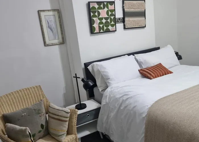 펜션 Gorgeous Stylish Cheri Victorian House In *