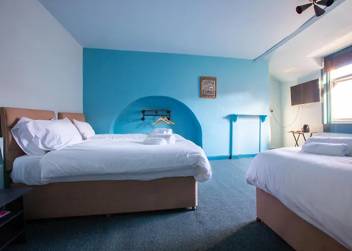 Hotel The Crown & Anchor 2*