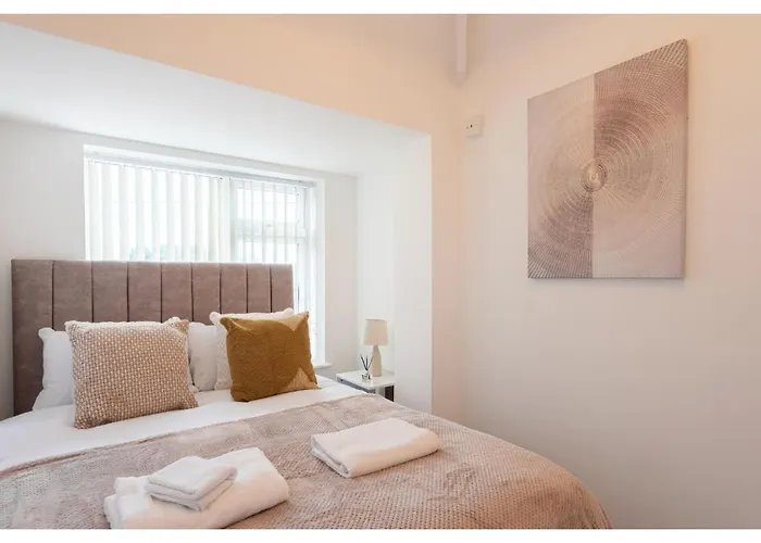 Cozy 3 Bd House, Perfect For Large Group Of 6 *