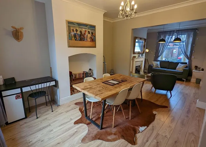 Warm Family 2db House! Hotel Manchester