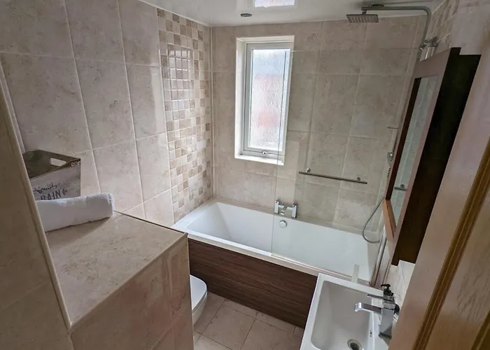 Warm Family 2db House! Manchester