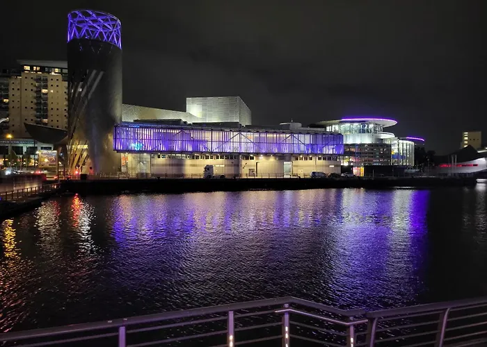 Luxury 2 Bed On River, Wifi, Parking, Garden Apartmán *