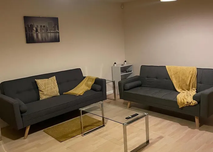 度假居 Amila House Manchester, Modern, Spacious, Sleeps 9 With Parking