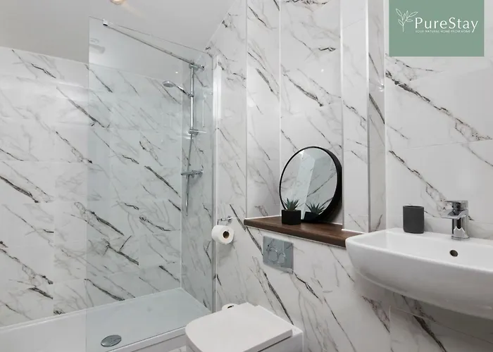 بيت للعطل Luxury 5-bedroom House Sleeps 9 With Private Garden By Purestay