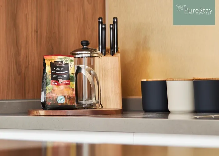 Luxury 5-bedroom House Sleeps 9 With Private Garden By Purestay بيت للعطل مانشستر