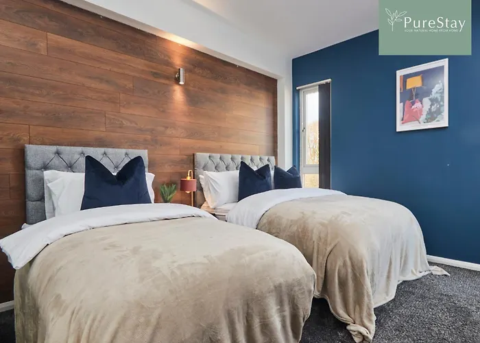 Fabulous House - 5 Beds Sleeps 8 - Free Parking - By Purestay