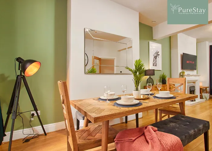 Дом отдыха Big Contractor House With 6 Beds & Free Parking By Purestay - 7 Night Min! Манчестер