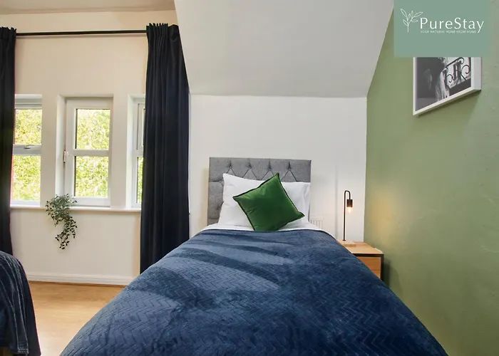 Big Contractor House With 6 Beds & Free Parking By Purestay - 7 Night Min! *