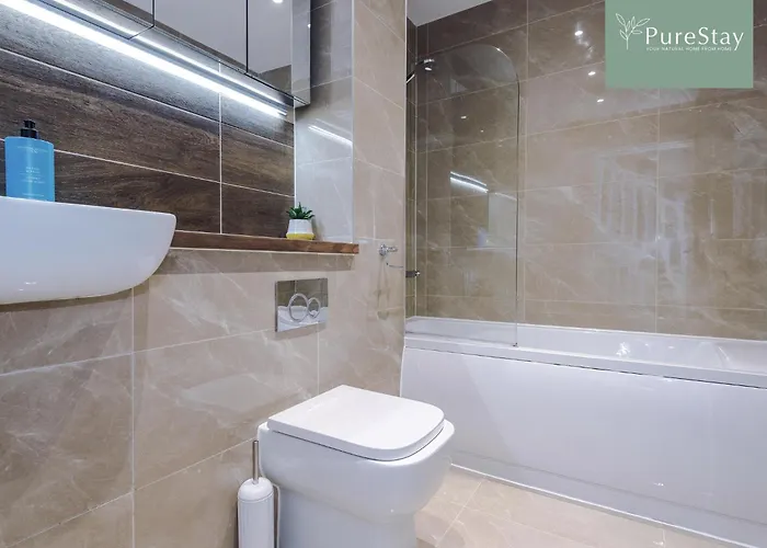 Spacious 5-bedroom Contractor House Sleeps 7 With Parking By Purestay Manchester