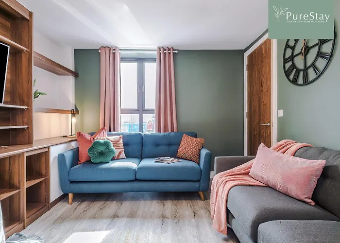 Vakantiehuis Spacious 5-bedroom Contractor House Sleeps 7 With Parking By Purestay Manchester