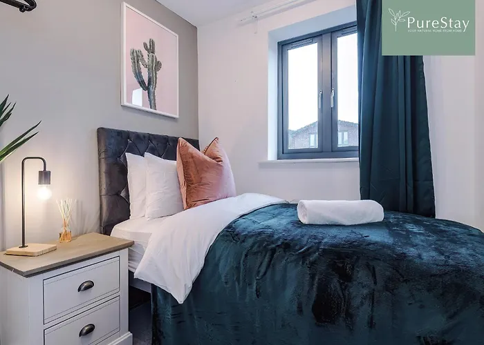 Spacious 5-bedroom Contractor House Sleeps 7 With Parking By Purestay Vakantiehuis Manchester