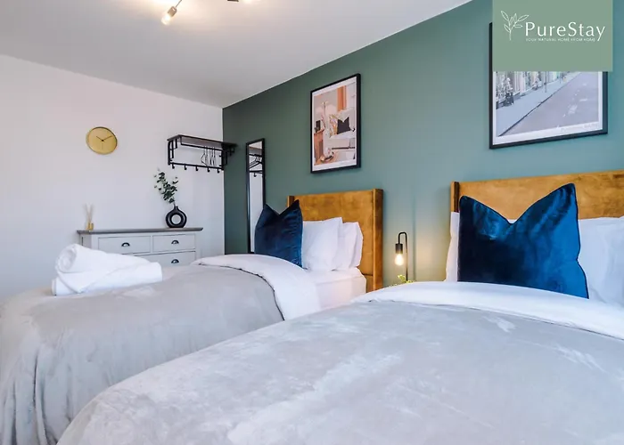 Stunning House In For Business & Leisure - Wi-fi & Parking By Purestay Serviced Vila