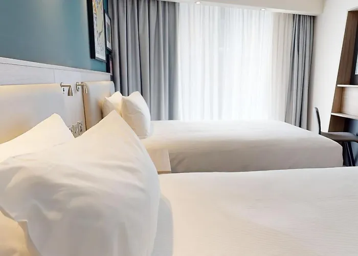 מלון Hampton By Hilton Centre 4*