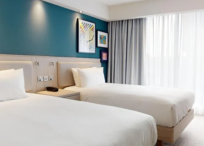 Hampton By Hilton Centre מלון