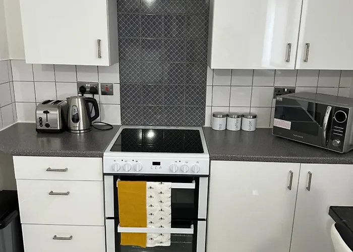 2 Bedroom Flat Close To City, Stadium And Coop Arena 아파트