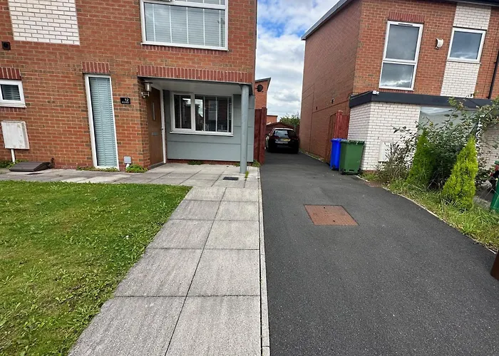 3br-sleeps 6 -walk To Etihad & Ao Arena Ferienhaus