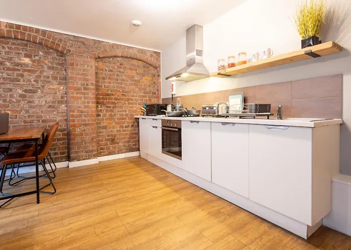 High Street Town House 4*