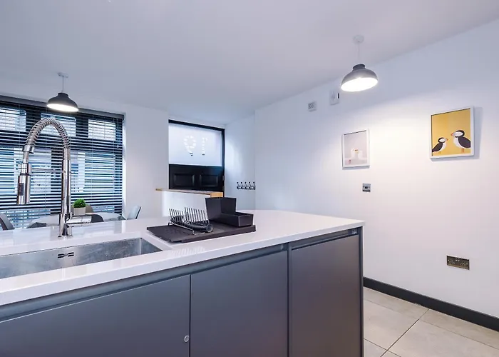 4-storey Townhouse In By Hilltop Serviced Holiday home