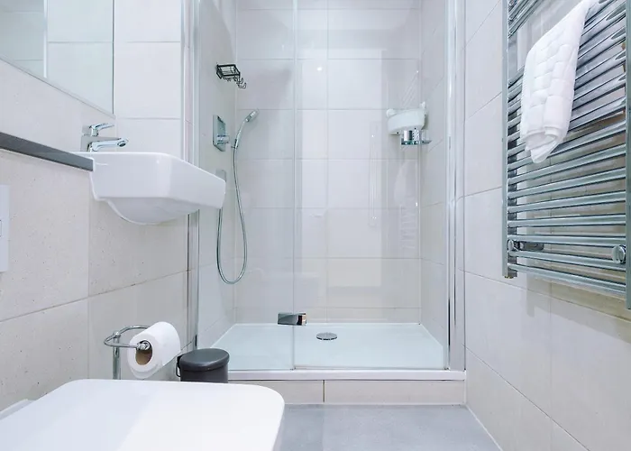 4-storey Townhouse In By Hilltop Serviced *