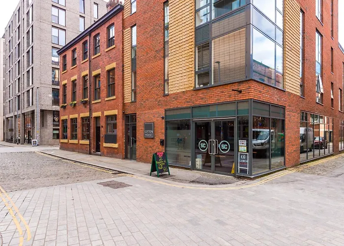 4-storey Townhouse In By Hilltop Serviced Holiday home Manchester