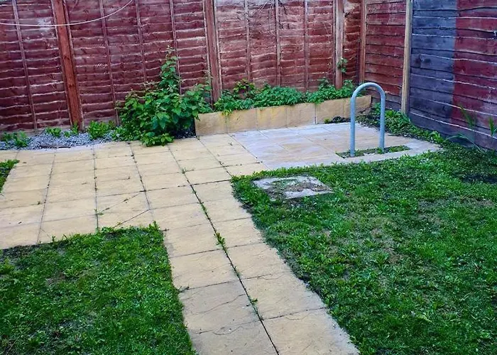 Amila House Manchester, Modern, Spacious, Sleeps 9 With Parking 曼彻斯特