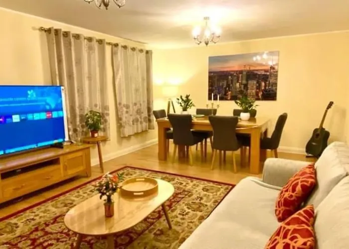 2 Bedroom Flat In Ardwick * 맨체스터