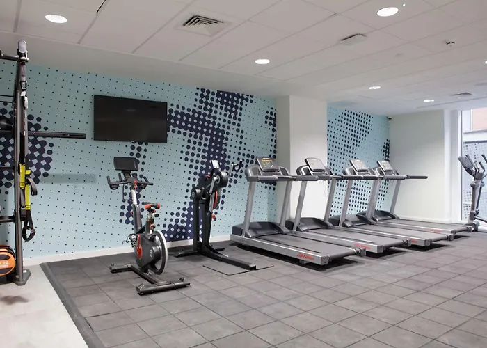 Hampton By Hilton Centre מלון