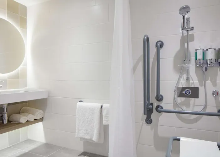 מלון Hampton By Hilton Centre 4*