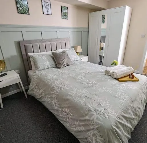 A Superb 2 Bed, 2 Bathroom In Centre Free Parking Apartmán