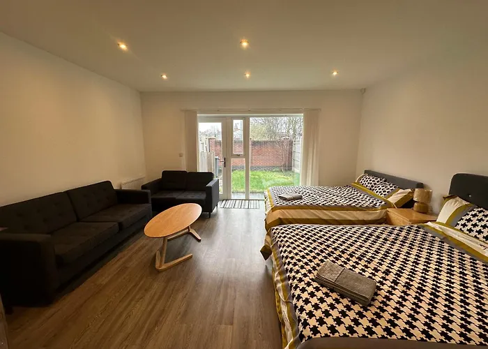 C U Ltd * Mánchester