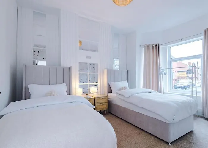 4 Bedroom House Eccles 펜션 맨체스터