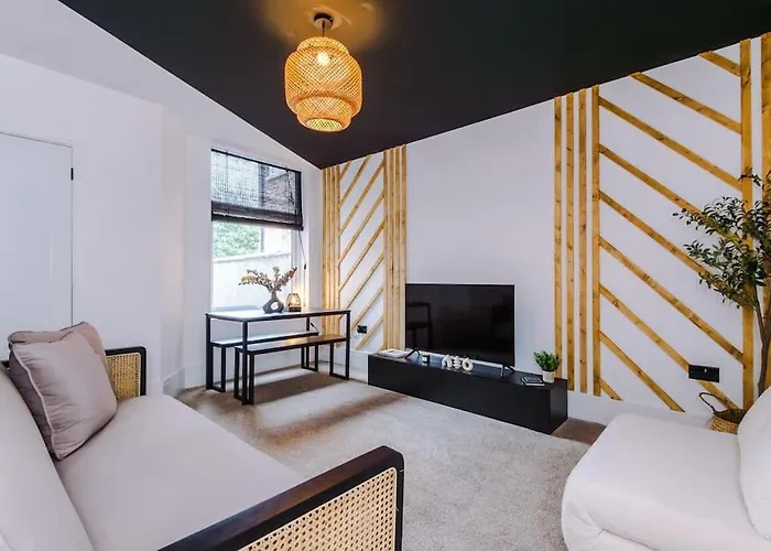 4 Bedroom House Eccles 맨체스터