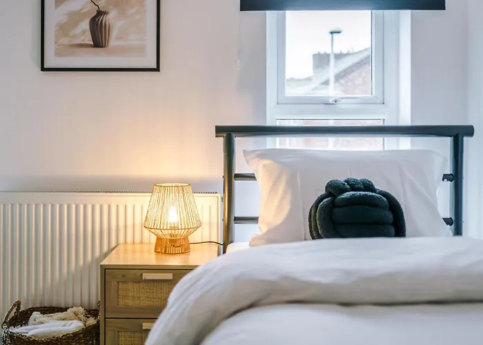 4 Bedroom House Eccles * 맨체스터