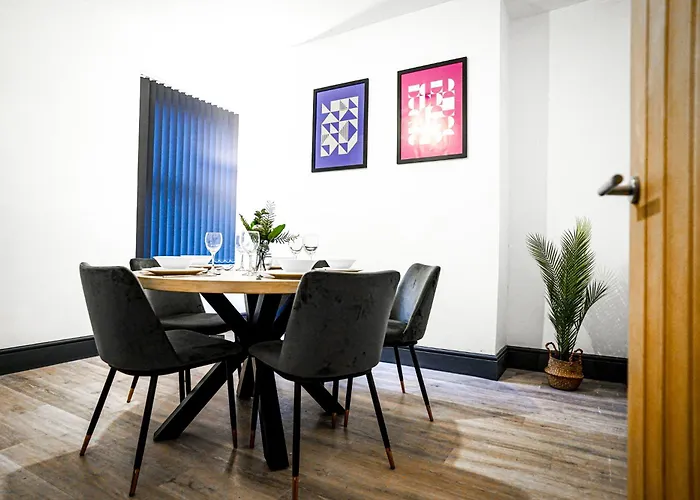 Nyaraló 3-bed House In Near Old Trafford Manchester