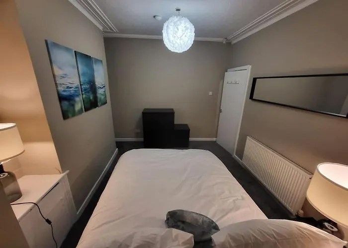 펜션 4 Bedrooms, 8 Min To City! *