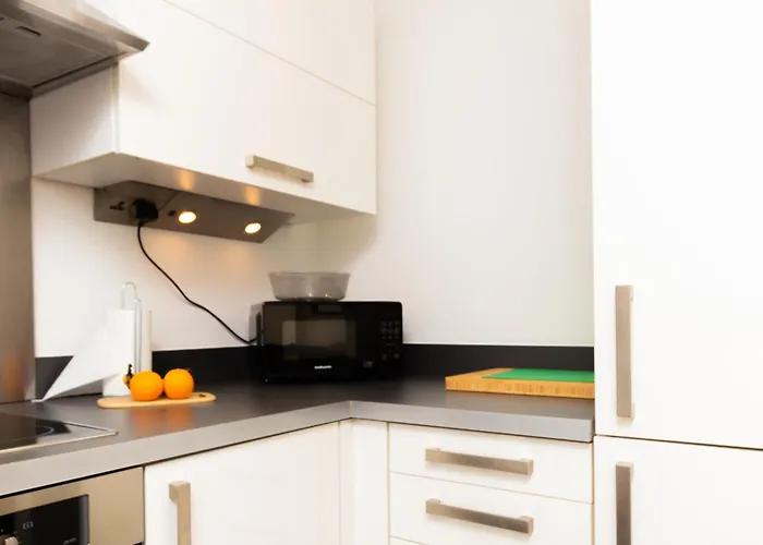 Apartament Gem: Cosy 2br With Private Balcony