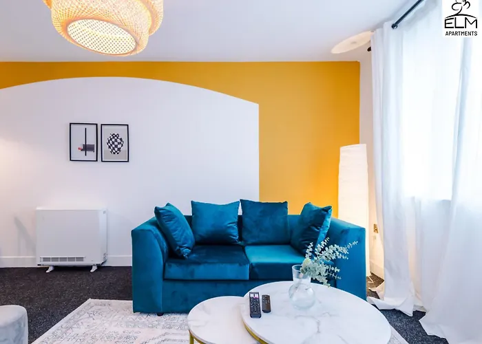 Elm , Collection Of Available Near Media , Free Parking