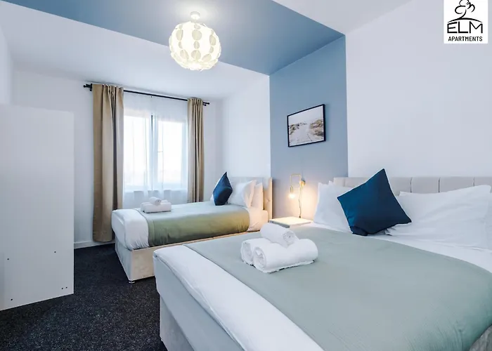 Elm , Collection Of Available Near Media , Free Parking 3* Manchester