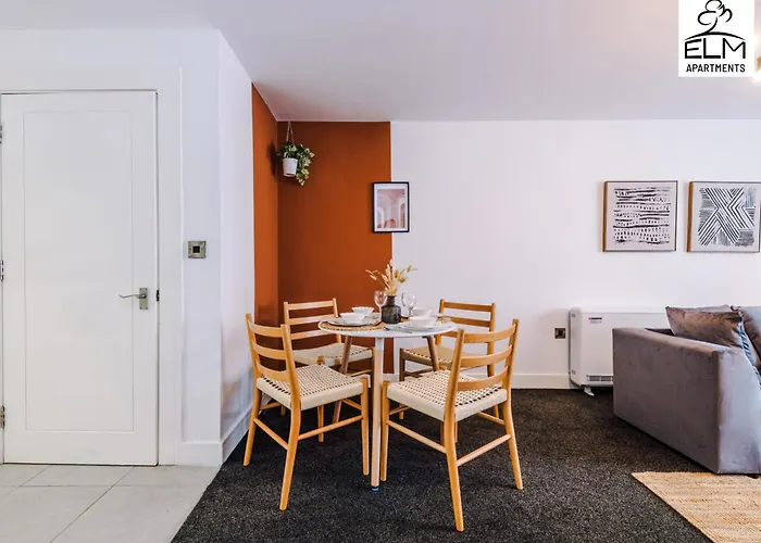 Elm , Collection Of Available Near Media , Free Parking Daire