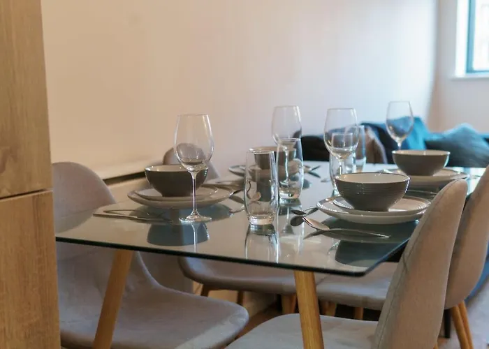 Spacious 2 Bed In Centre Apartament