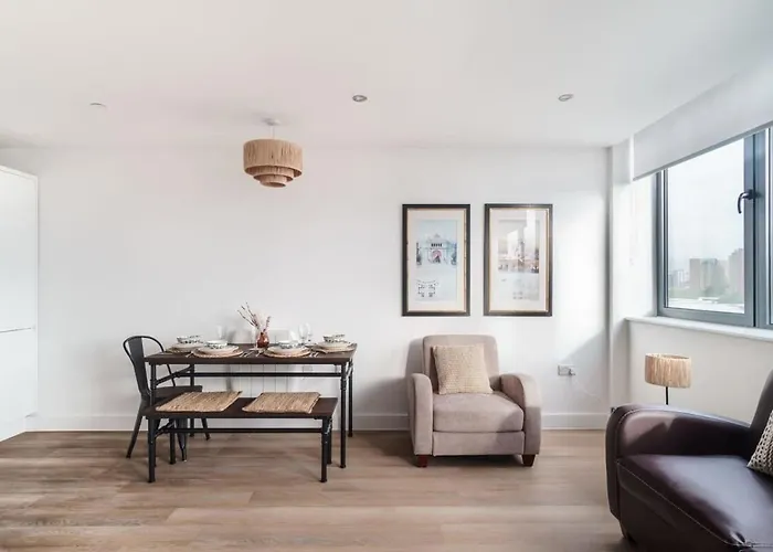 Zeni, Alexandra Rise Fab 1br Flat Lejlighed