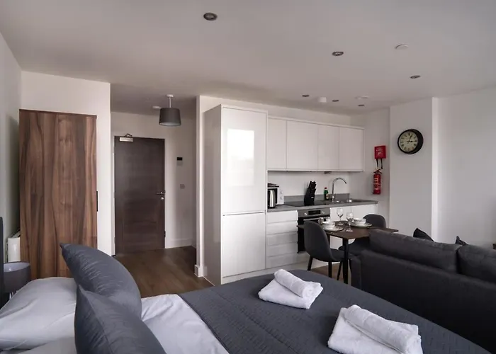 Zeni, Alexandra Rise Chic