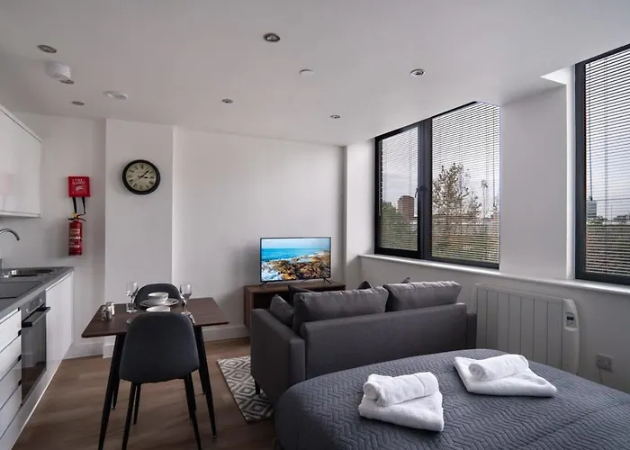 Zeni, Alexandra Rise Chic Manchester