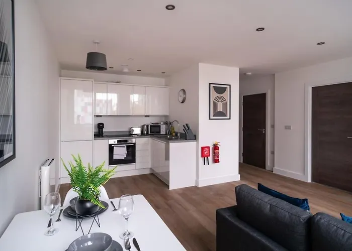 Zeni, Alexandra Rise Chic 1br Flat شقة