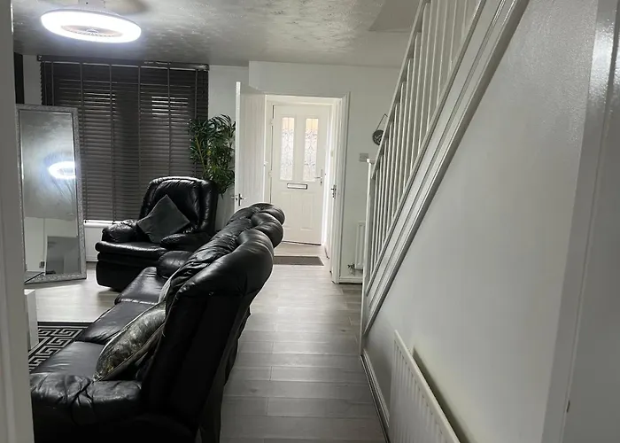 Dynasty - Alison Kelly Close Apartmán