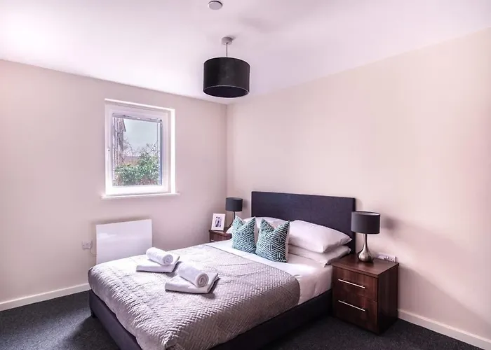 Spacious 2 Bedroom Apartment In Manchester *